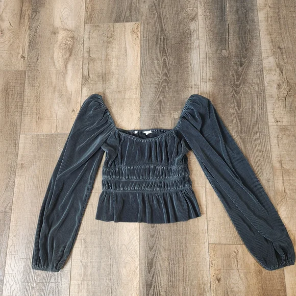 ASTR The Label Ziva Pleated Balloon-Sleeve Top in a midnight blue Sz:S Boho - Picture 3 of 9